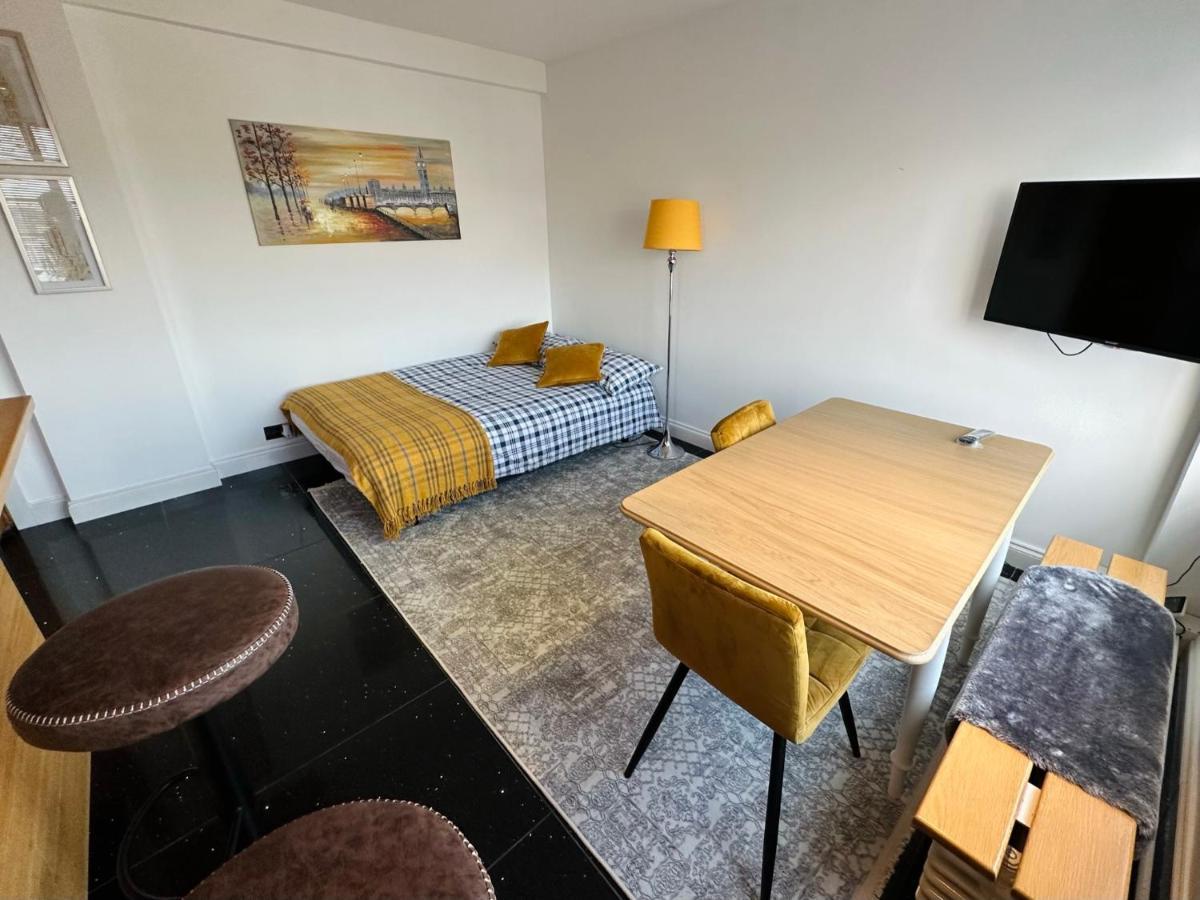 Beautiful Quality Apartment In Camden Town 런던 외부 사진